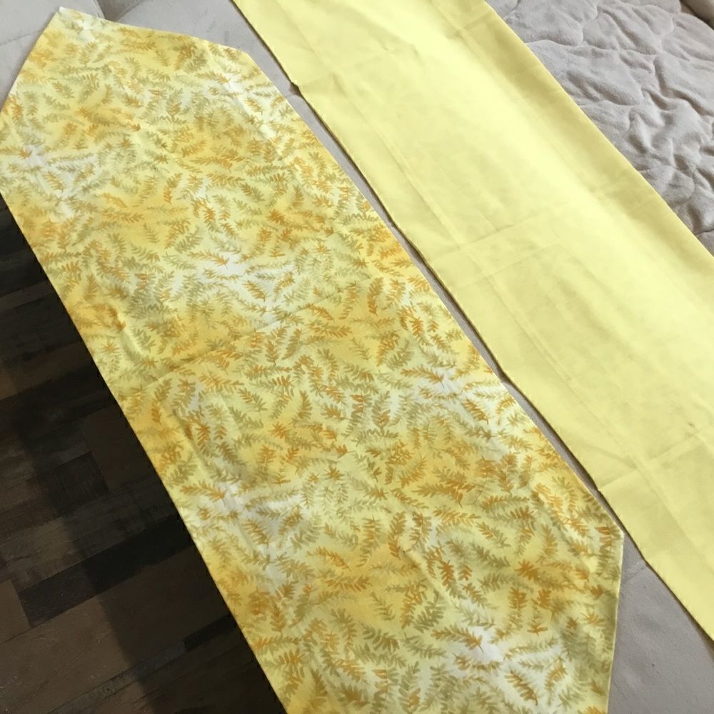NWT Hand Crafted Set of 2 Yellow Runners - Picture 8 of 9
